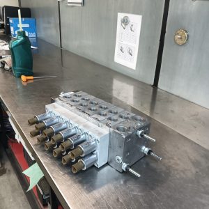 Hydrauliekblok samenstellen